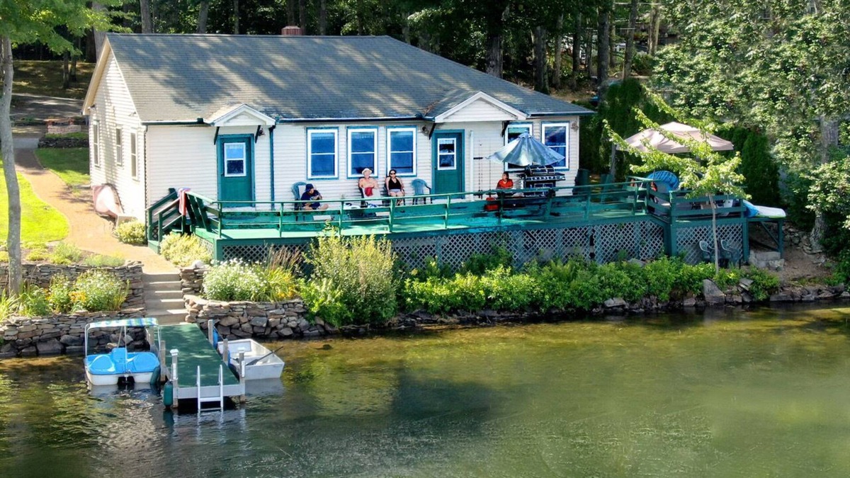 Deerfield House | Waterfront Lake House Cottage Private Dock, Deck, Kayak, Boat, Swim, Fish, RELAX