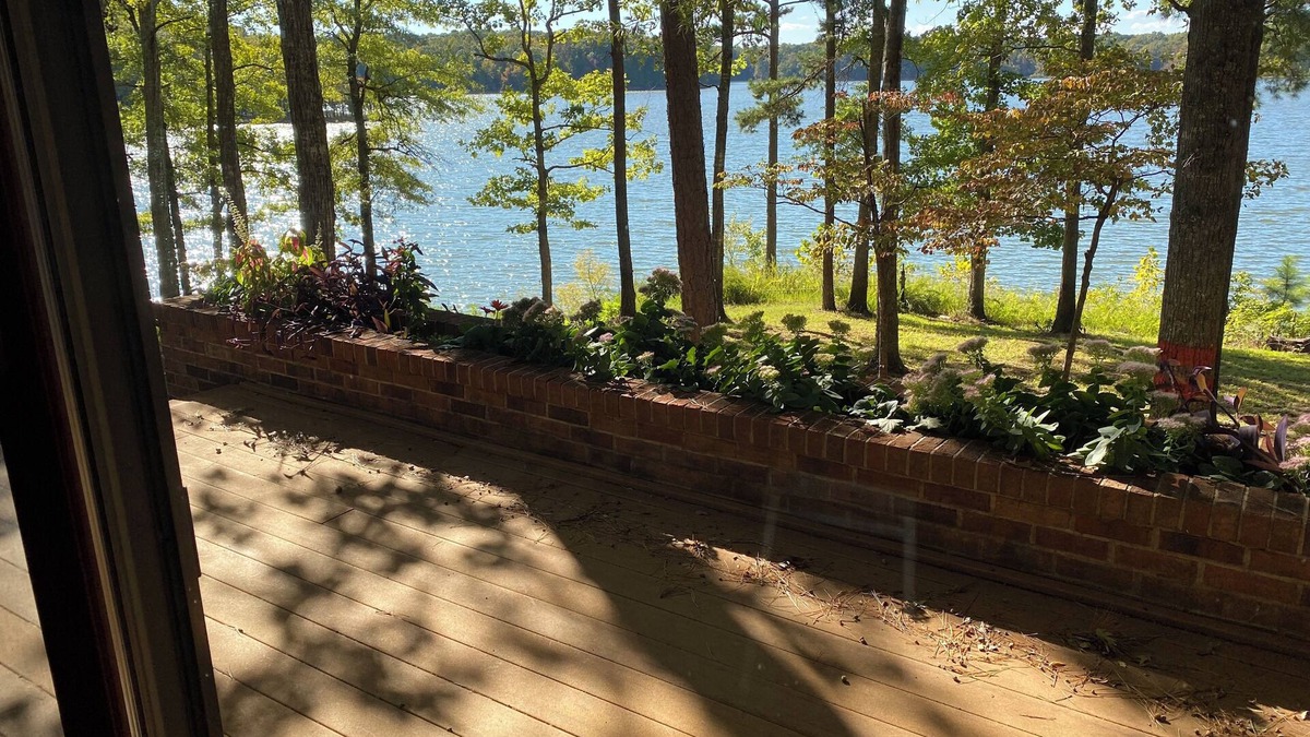 Henderson House | Waterfront Lake House