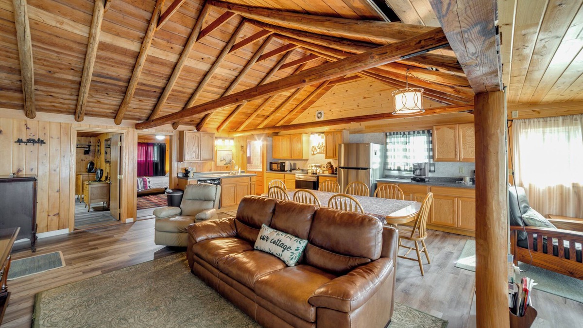 Ingalls Cabin | Waterfront Lake Michigan Retreat w/Beach!