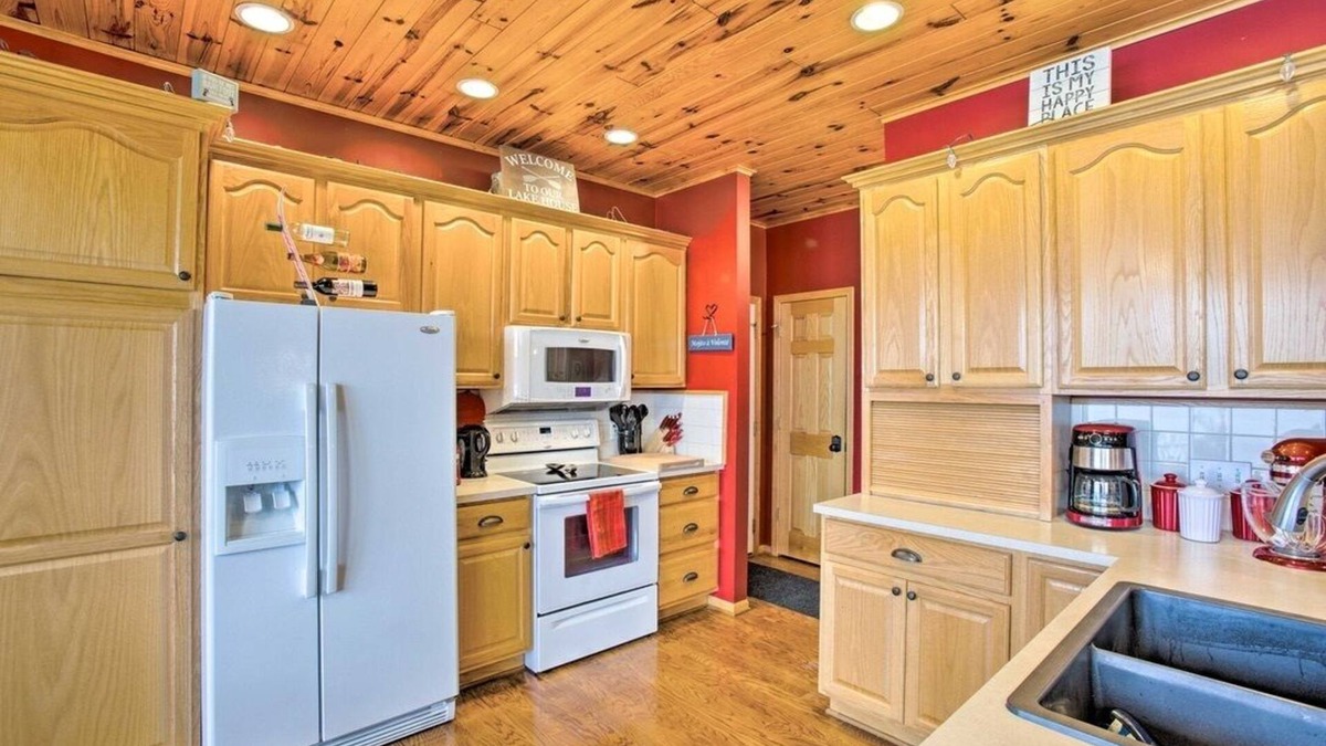 Cadillac Cottage | Waterfront Lake Mitchell Cottage w/Sunset Views
