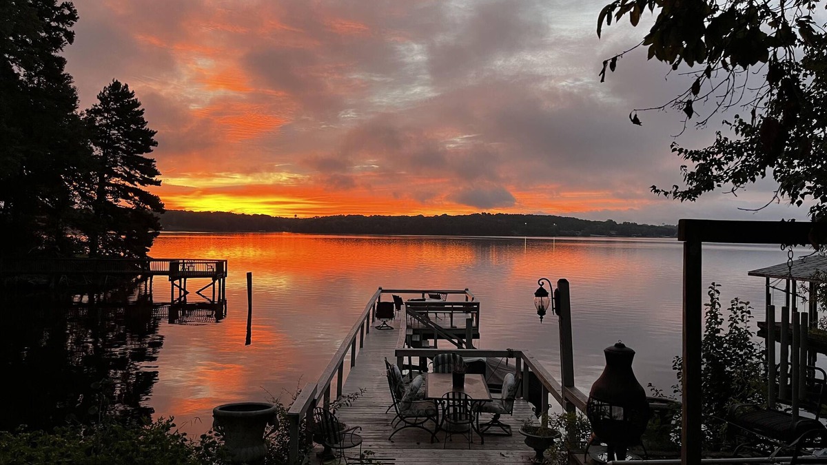 Terrell Apartment | WATERFRONT: LAKE NORMAN Couples Hideaway