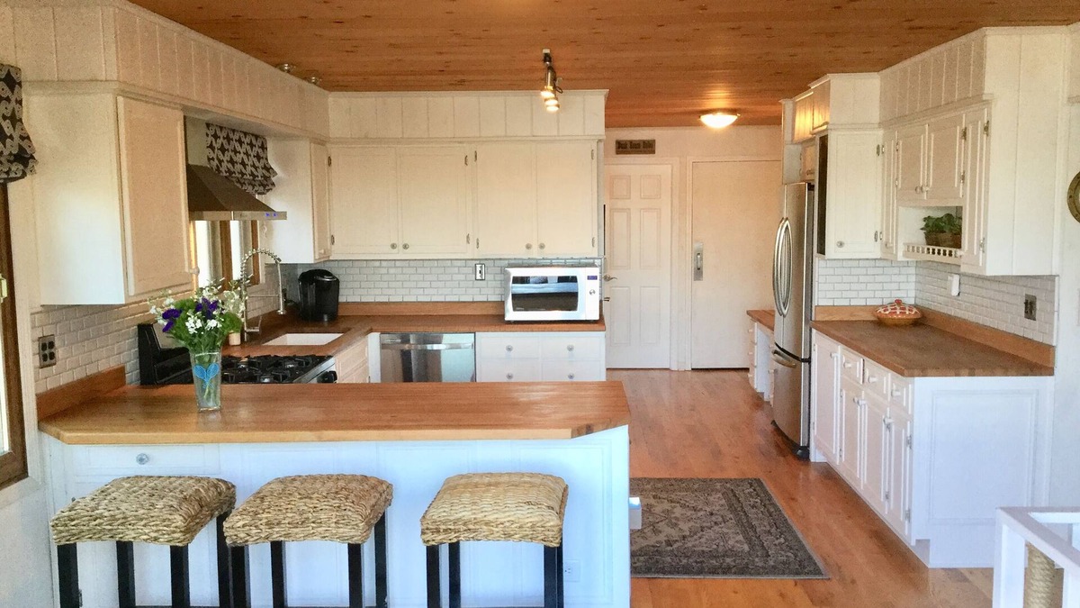 Lake Ripley House | Waterfront Lake Ripley getaway. Kayak, paddleboard and fish from private pier!
