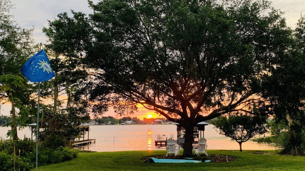 Winter Haven House | Waterfront Lakehouse, Private Dock, Tiki Bar, Playground, Near Legoland | Lake Idylwild Delight