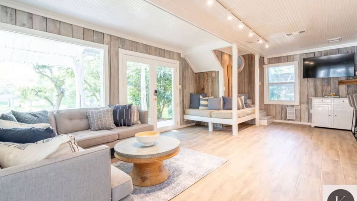 Seguin House | Waterfront Lakehouse in McQueeney with AC, WiFi… Sleeps up to 17