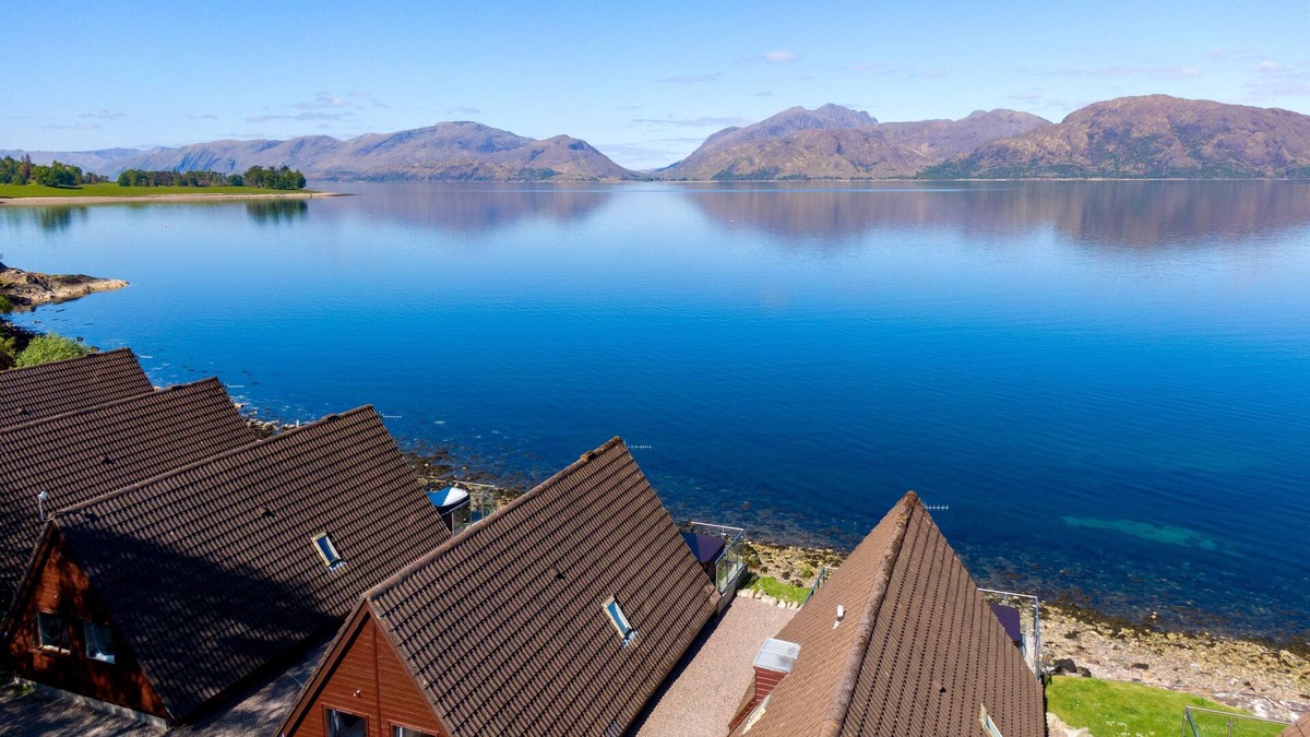 Kentallen Cottage | Waterfront Lodge 2 with Hot Tub - sleeps 5 guests in 2 bedrooms