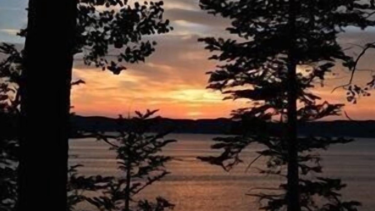 Glovertown Ski Chalet | Waterfront log chalet. The perfect getaway, a hidden gem.