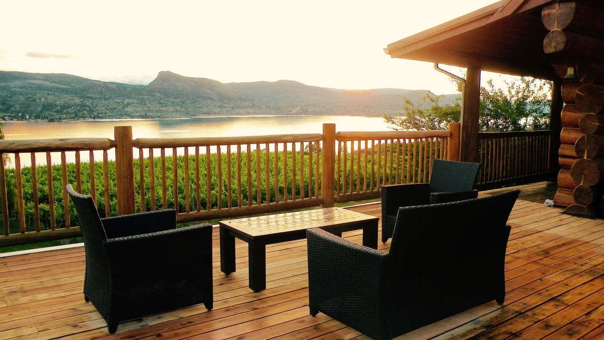 Okanagan-Similkameen House | Waterfront Log Home B&B, 4BR, Naramata Bench, In The Heart Of Wine Country