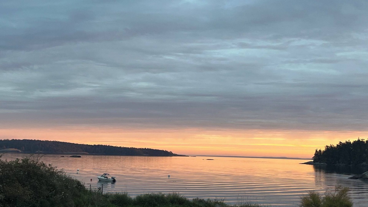 Lopez Island House | Waterfront Lopez Island home on sun-filled, low-bank property - 3 bedrm, 2 bath