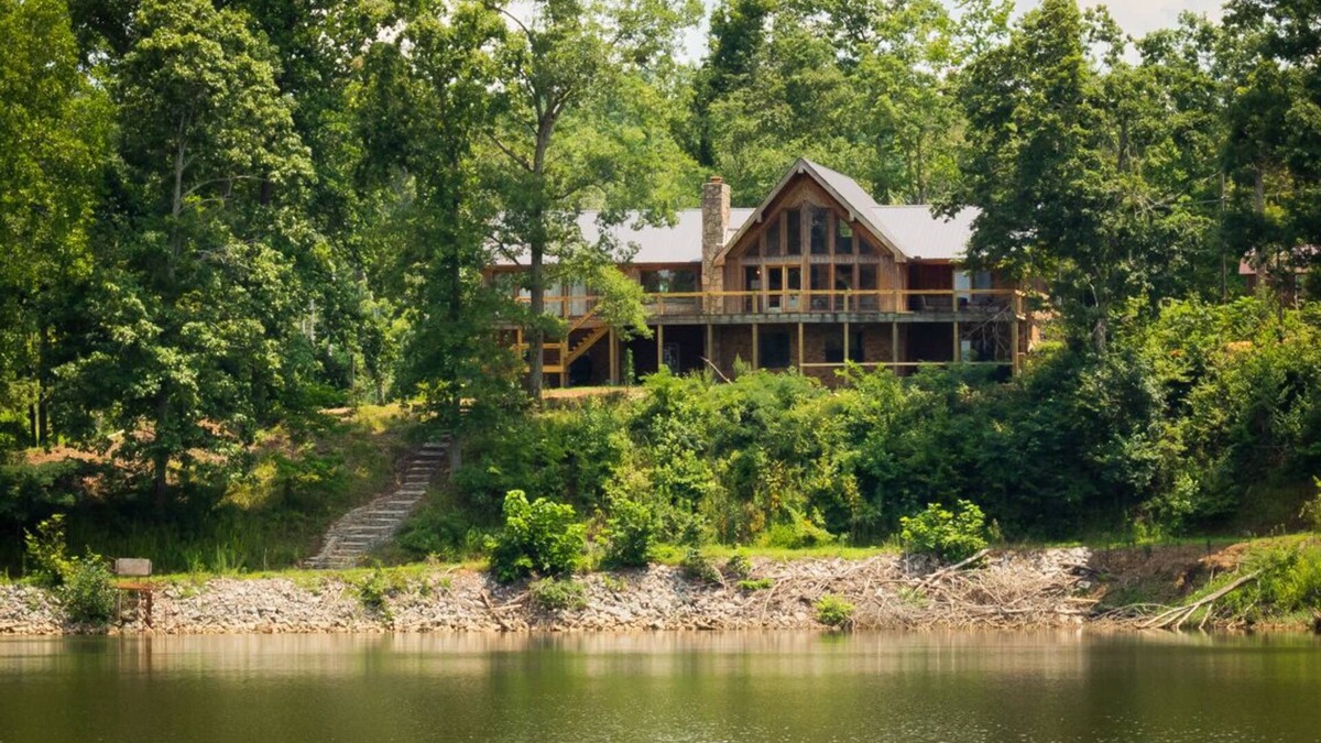 Linden House | Waterfront Luxury Getaway