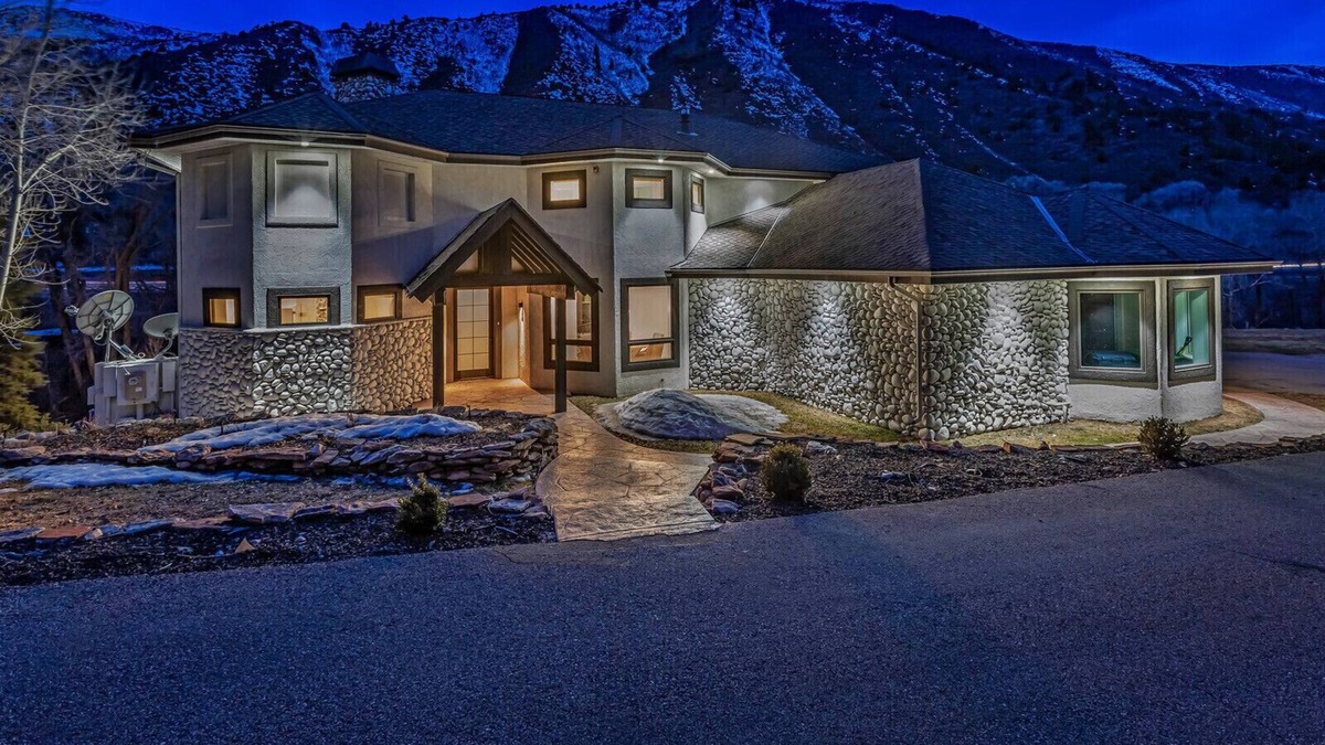 Basalt Villa | Waterfront Luxury Mountain Retreat