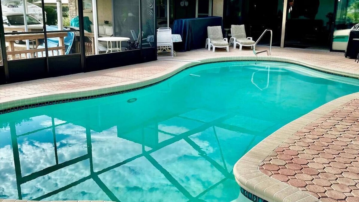 Springs at Kings Bay House | Waterfront Manatee Villa with Pool - Long term Rental