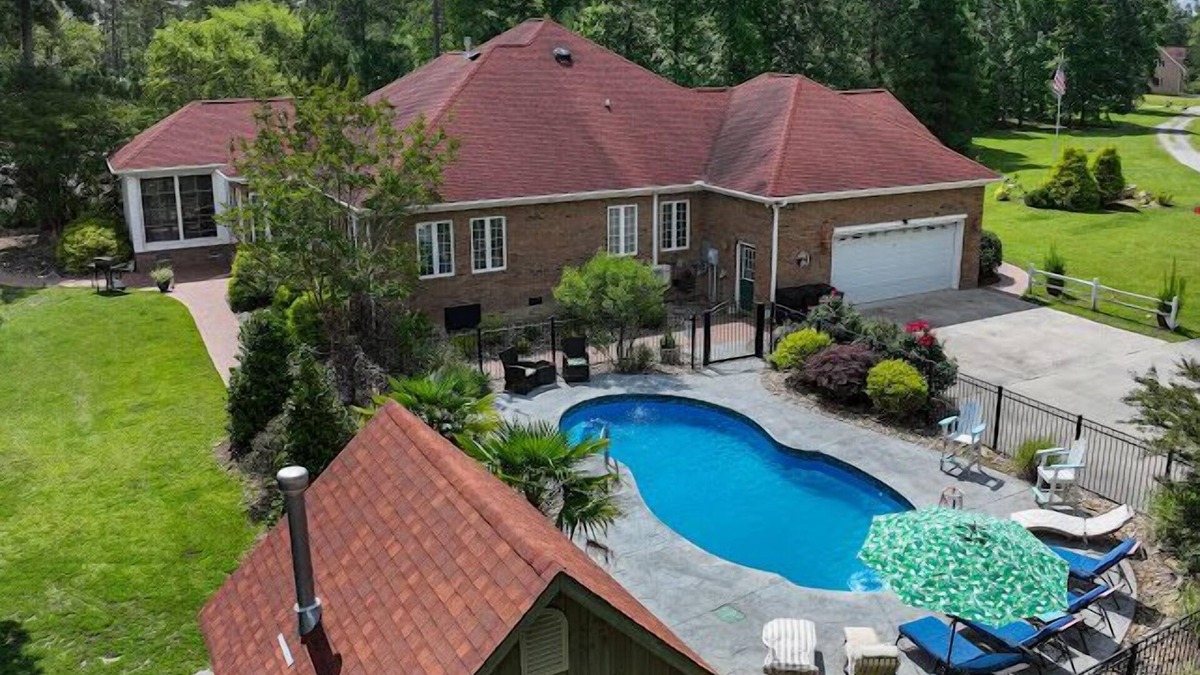 Pinecrest House | Waterfront Mansion w/Saltwater Pool, Dock, Game room, Tiki Bar, Kayaks + More