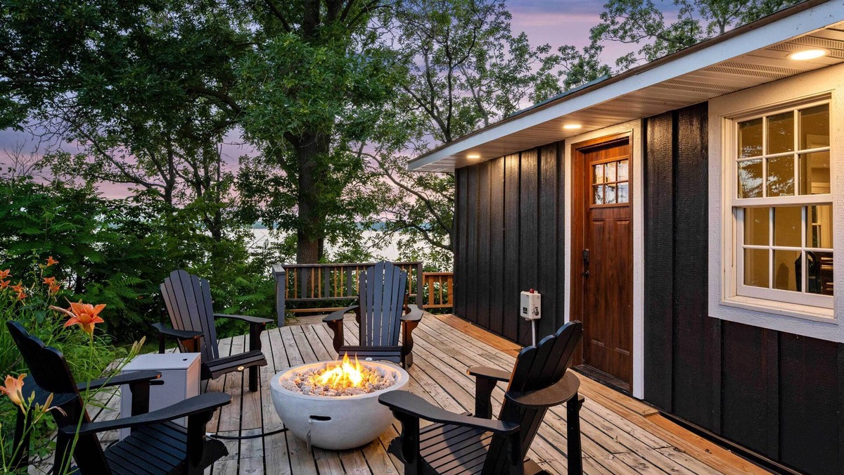 Maple Lake Cabin | Waterfront Maple Lake Cabins w/Private Beach!