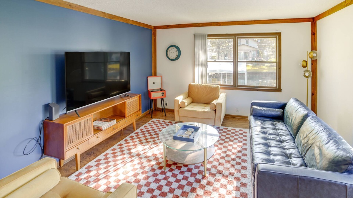 Brooklyn Cottage | Waterfront Michigan Abode - Deck, Grill & Fire Pit