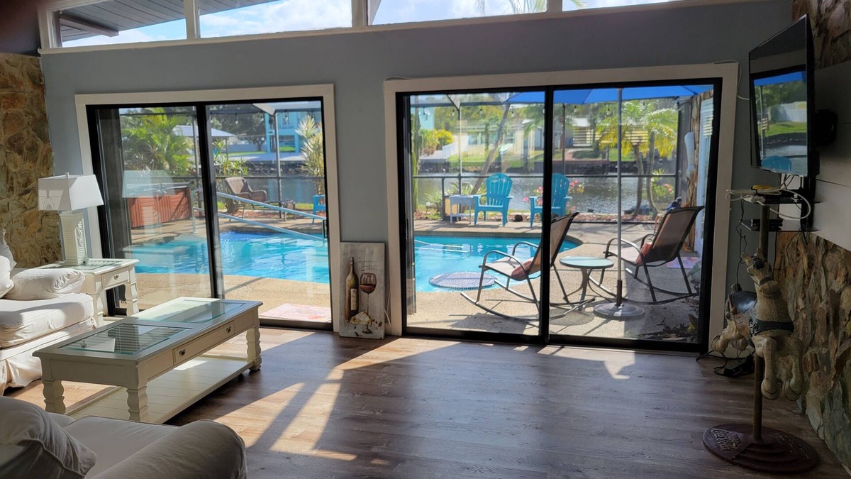 Ruskin House | Waterfront Mid Century Cottage w/Pool and Spa- Close to beaches - Sleeps 9