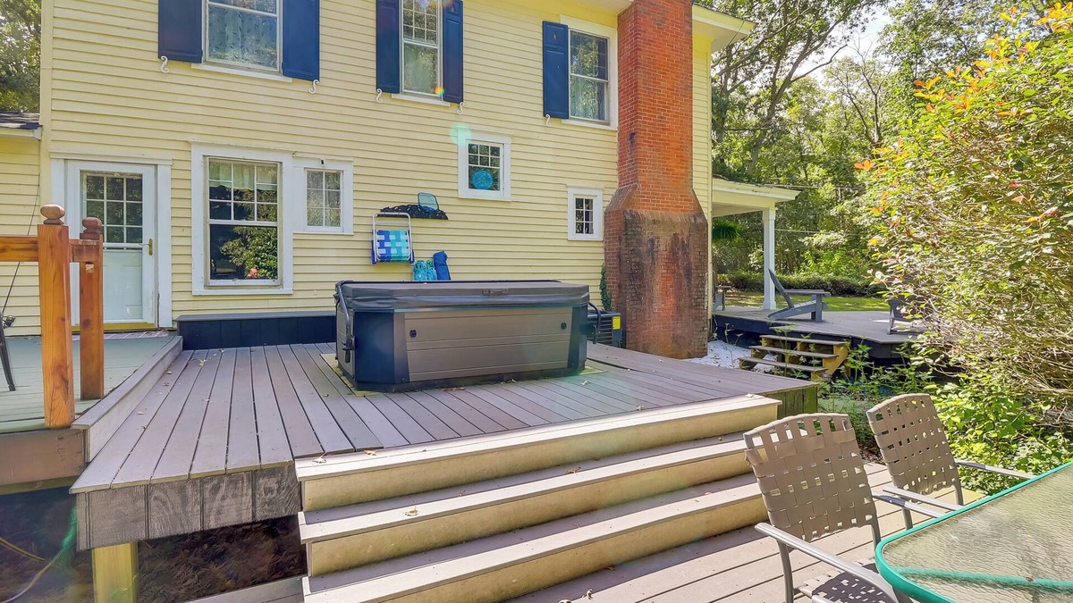 Golts House | Waterfront Millington Vacation Rental w/Hot Tub!