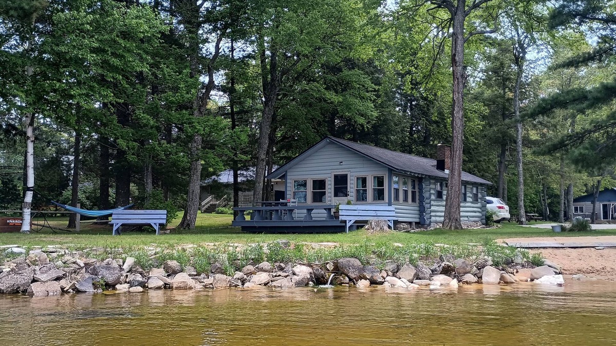 Manistique Cabin | Waterfront Modernized Rustic Log Cabin on Indian Lake, Manistique, MI