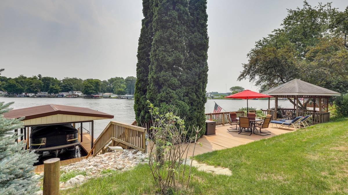 Monticello House | Waterfront Monticello Home w/Fire Pit & Deck!