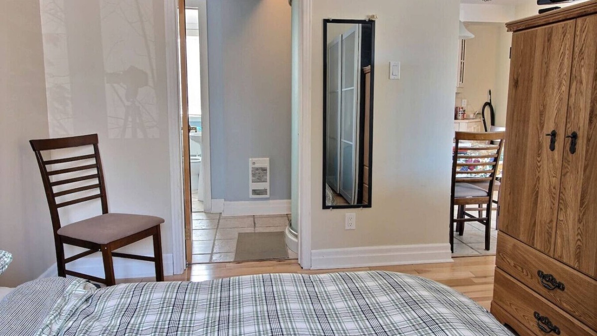 Bellerive Apartment | Waterfront MTL Loft :Free Parking & Metro Access
