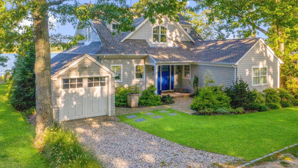Southold House | Waterfront, New Construction North Fork Beach House