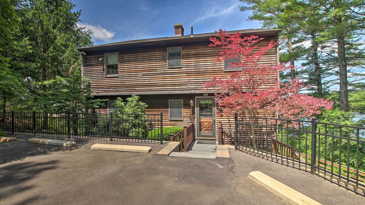 West Brookfield House | Waterfront New England House on Wickaboag Lake!