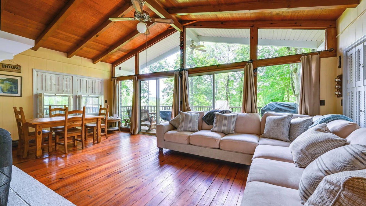 Cub Run House | Waterfront Nolin Lake Gem: Guest House & Balcony