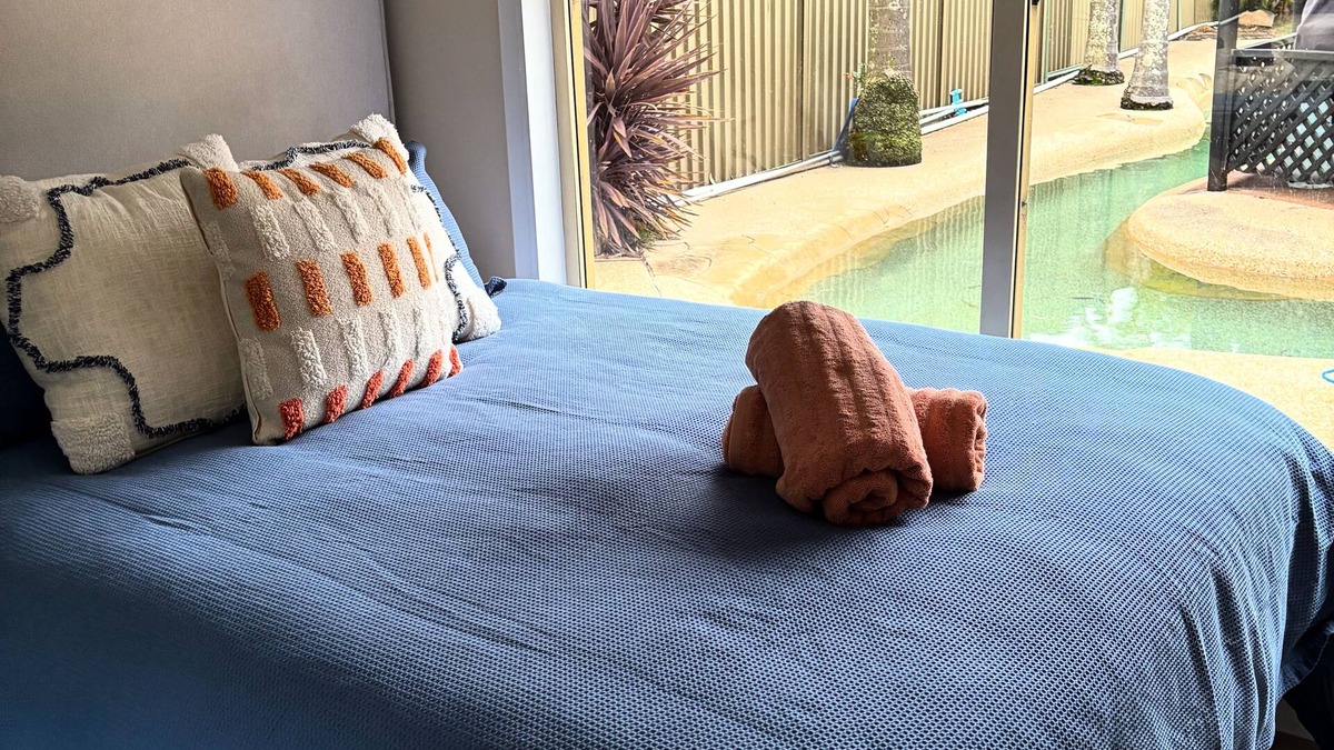 Lake Munmorah Villa | Waterfront Oasis Lakefront Villa