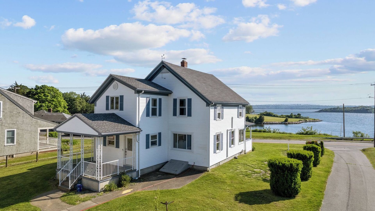 Tiverton House | Waterfront Oasis w/Private Pool & EPIC Views - Sakonnet Sunset Manor, Tiverton