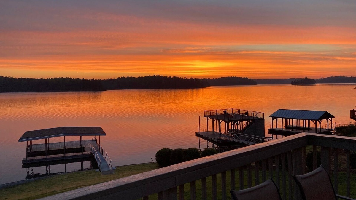 Nebo House | Waterfront on Pristine Lake James