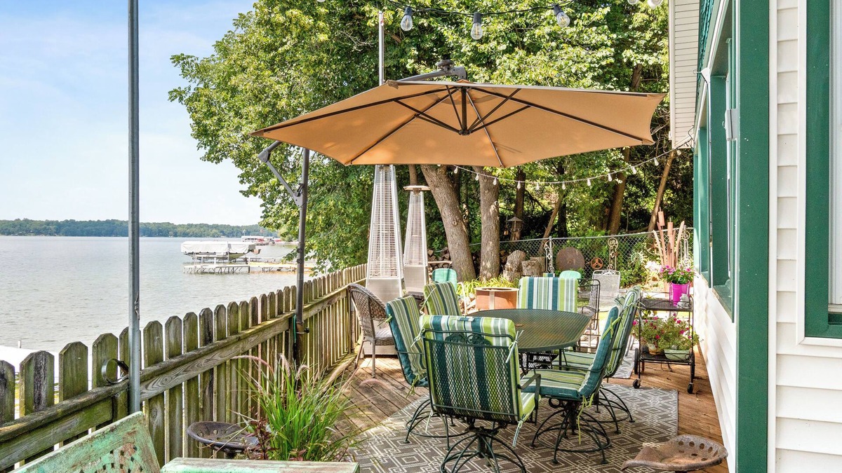 Lake Mills House | Waterfront ~On Rock Lake ~ Firepit ~ Fishing