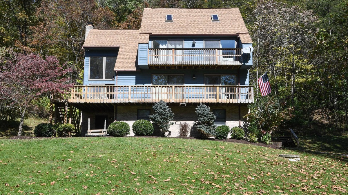 Rileyville House | Waterfront on The.Shenandoah River near Luray, VA highspeed WiFi