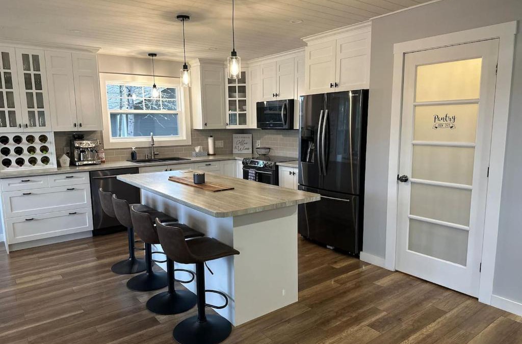 Rexton House | Waterfront Organized Well Stocked