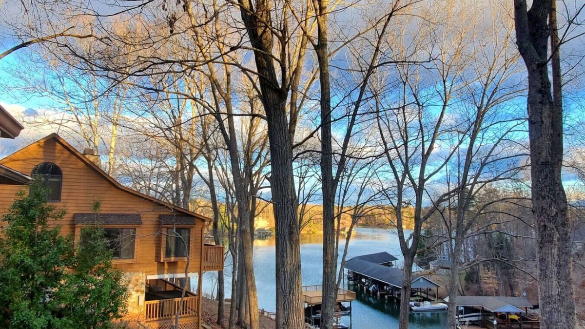 North Shore House | Waterfront, Paddle Boards/Kayaks & FirePit, Pet