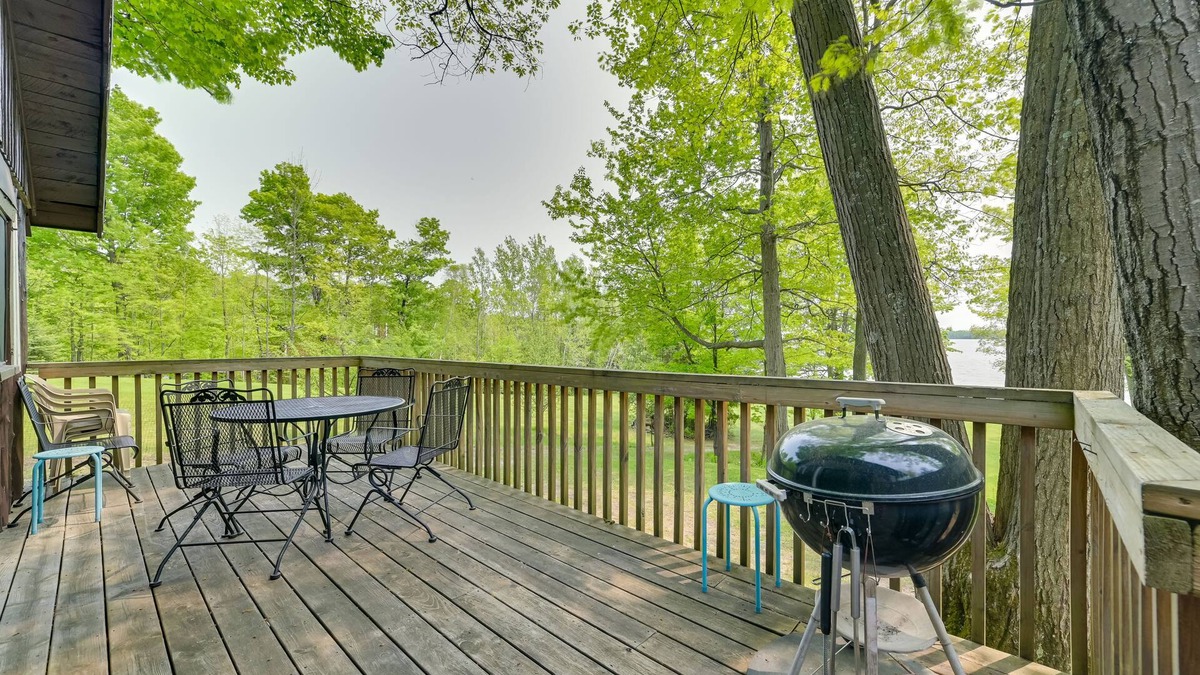 Carp Lake Cottage | Waterfront Paradise Lake Cottage w/Private Dock!