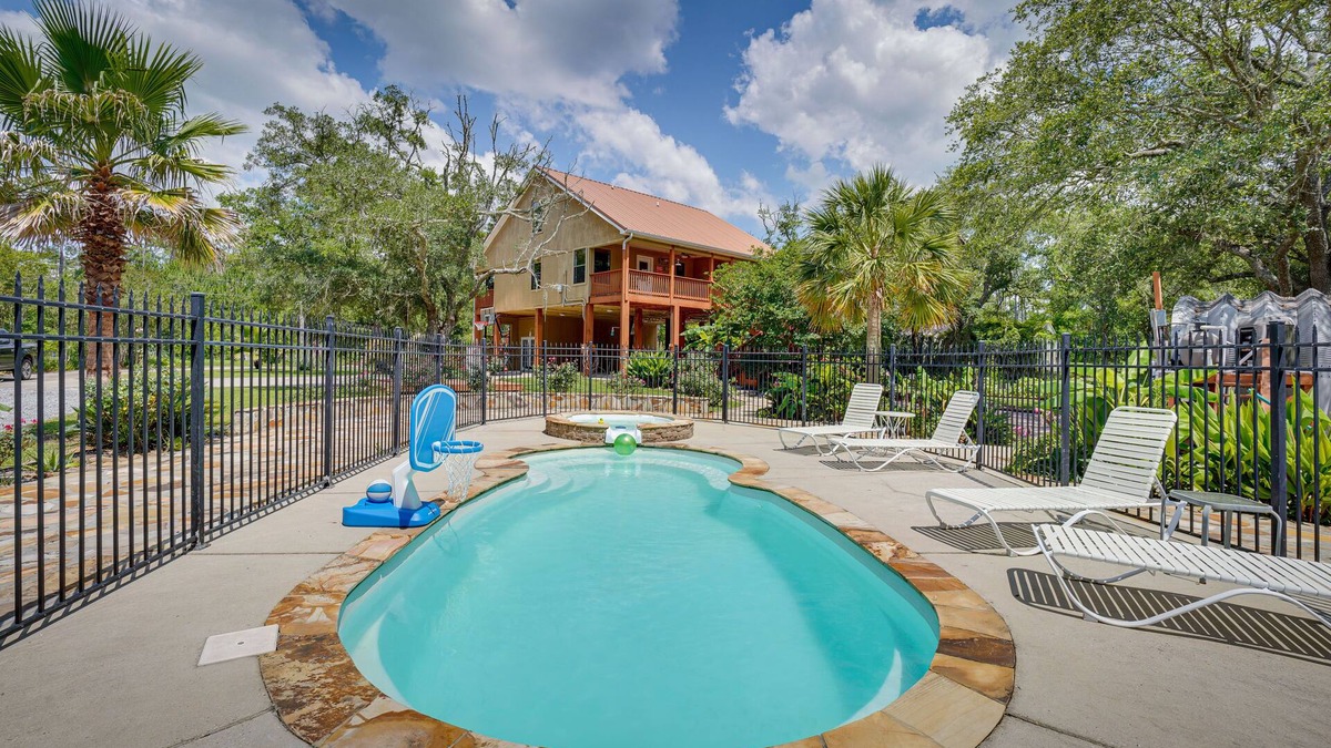 Pass Christian House | Waterfront Pass Christian Oasis ~ 2 Mi to Beach!