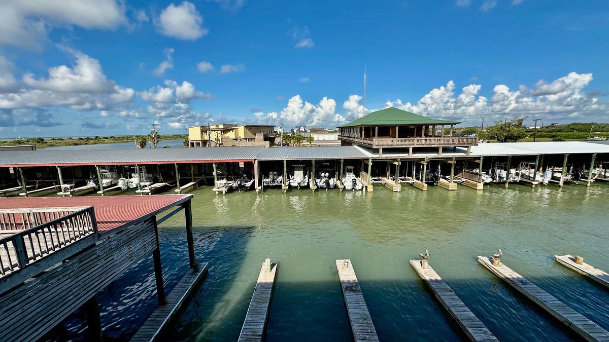 Port O Connor House | WATERFRONT Pirate's Cove # 2 shared pool