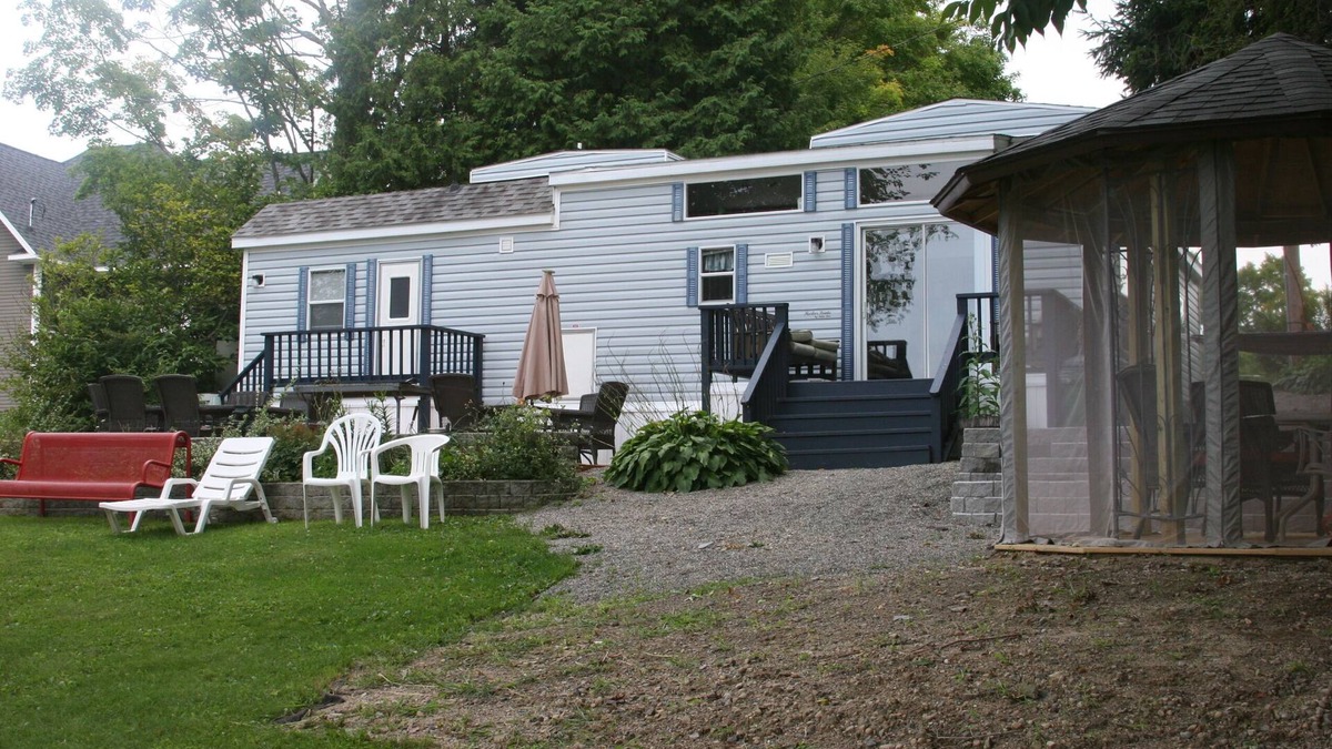 Broadalbin Cottage | Waterfront Playground- 1750 💰 wkly peak Season Rate PLUS PLUS.