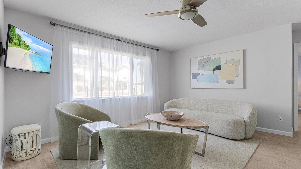 Matlacha House | WATERFRONT, POOL, BOAT LIFT, WALKING DISTANCE TO RESTAURANTS, 2 BED/2 BATH