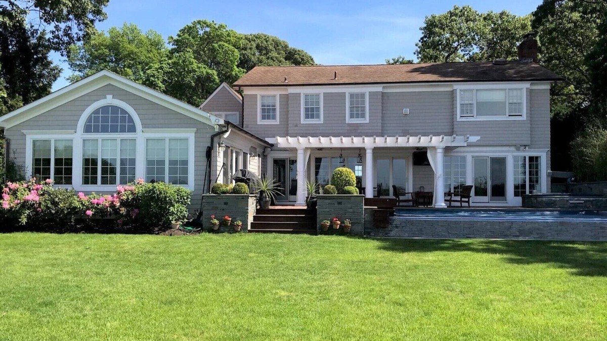 Sag Harbor House | Waterfront, Pool, HotTub, Strong WIFI, Pingpong, Paddleboard, Kayak, Bocce Court