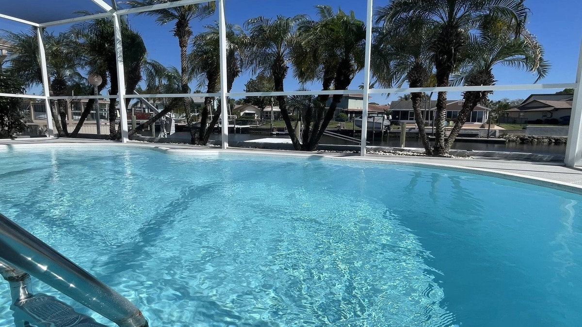 Flor-a-mar House | Waterfront, Pool, Dock,Local Boat Rental for Islands, Golf, Beaches 1K/2Q/2