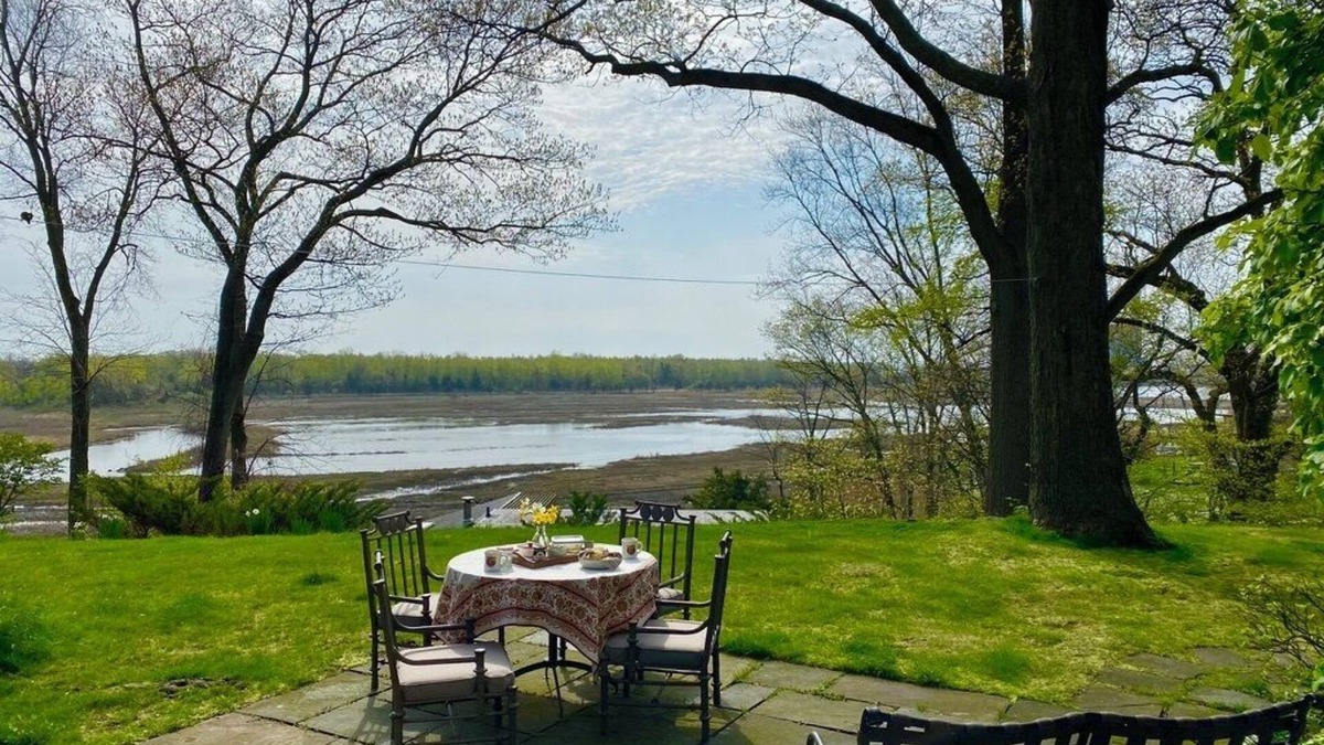Norwalk House | Waterfront Private Beach community. 21.8K Jul/Sept. 9.6K Oct./Apr. 1 Month Min.
