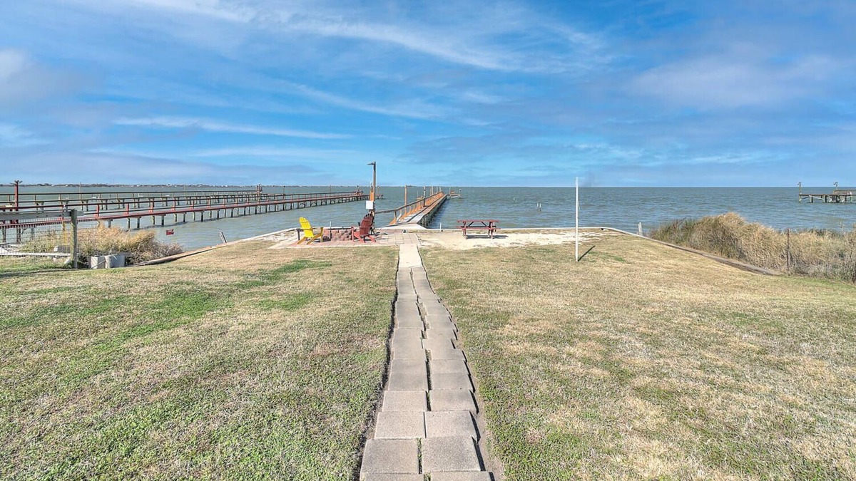 Taft House | Waterfront! Private lighted pier! Fire pit!
