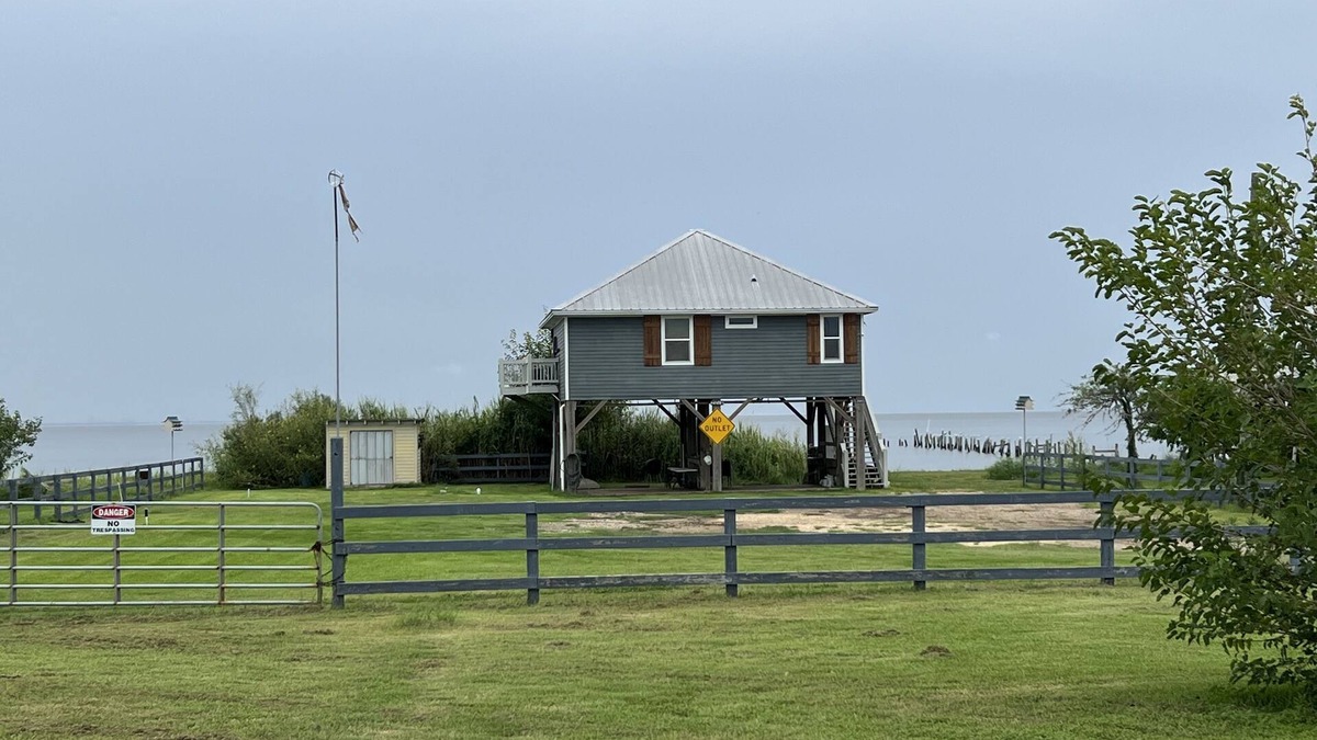 Lakeview Jefferson County Cottage | Waterfront! Private Pier! Reel Relaxing, Real Fun On Sabine Lake