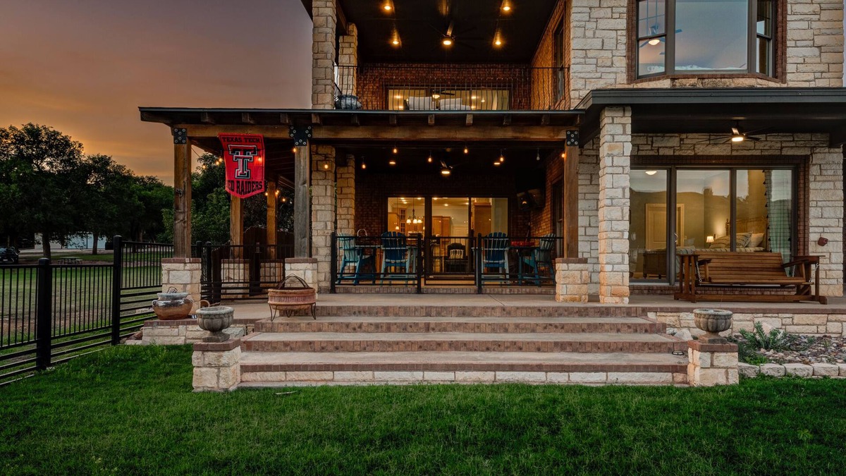 Buffalo Springs House | Waterfront Property @BSL with Incredible Sunsets!
