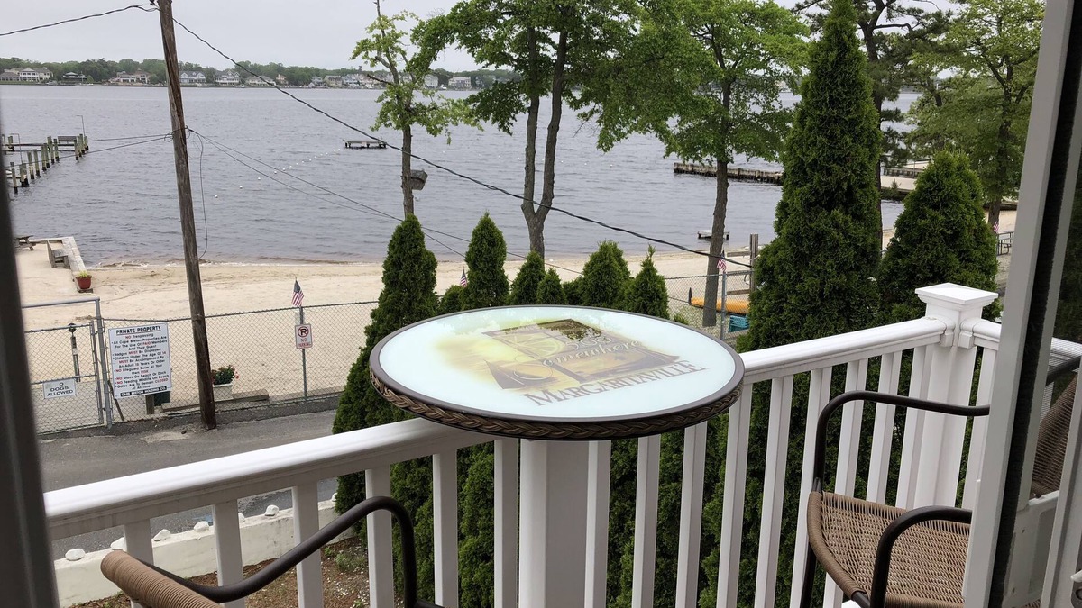 Osbornsville House | Waterfront property - On the Beach
