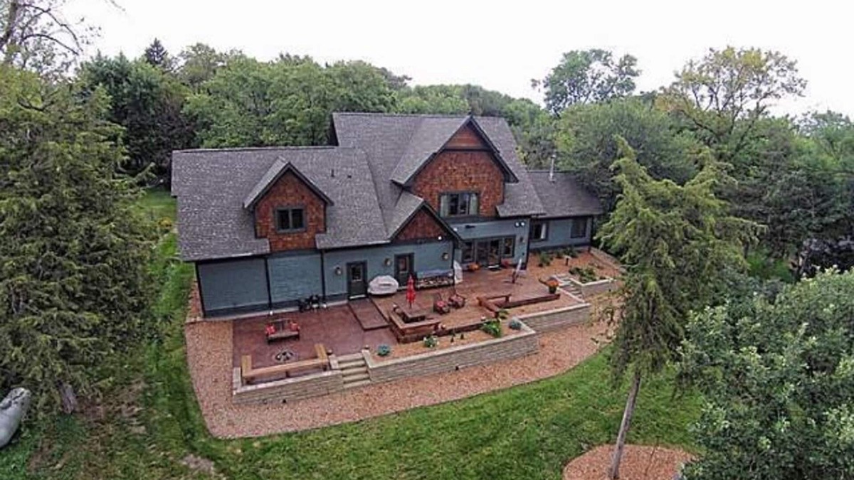 Saint Paul Park House | Waterfront Property On 3 Acres With Home Theater And Large Deck