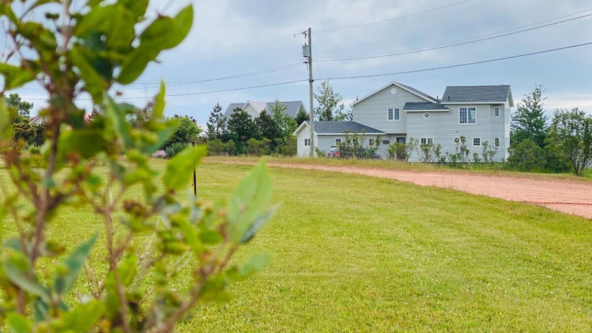 New London Cottage | Waterfront Property in New London