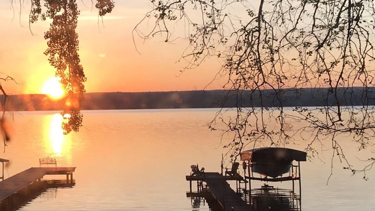 Ovid Cottage | Waterfront property on Cayuga Lake, in the heart of FLX wine country