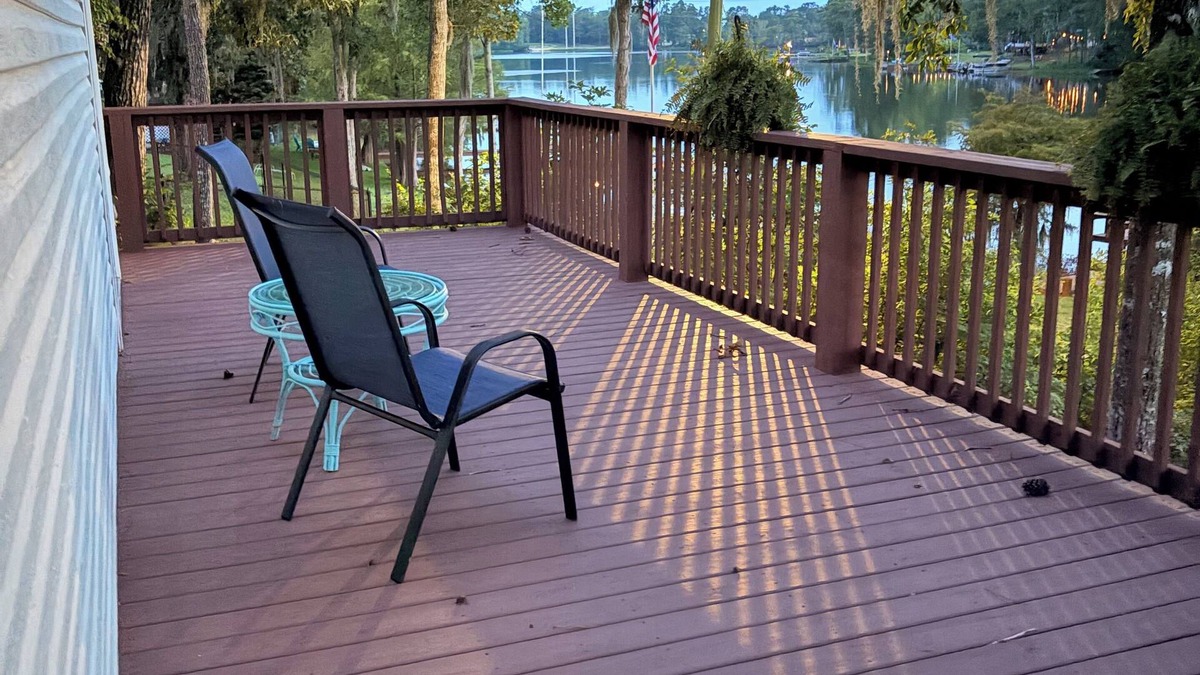 Manning House | Waterfront property on Lake Marion