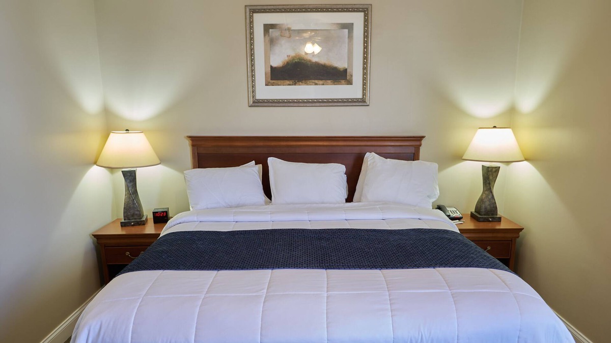 Fairhaven Resort | Waterfront property with Indoor Pool - 1.5 Miles to Beach